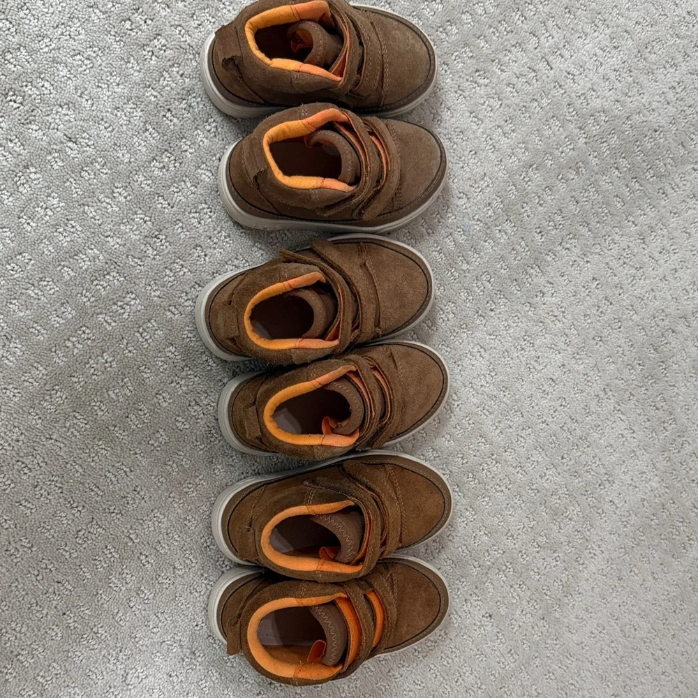 Ugg Kids Rennon ii Brown Suede Velcro Sneakers with Orange Lining